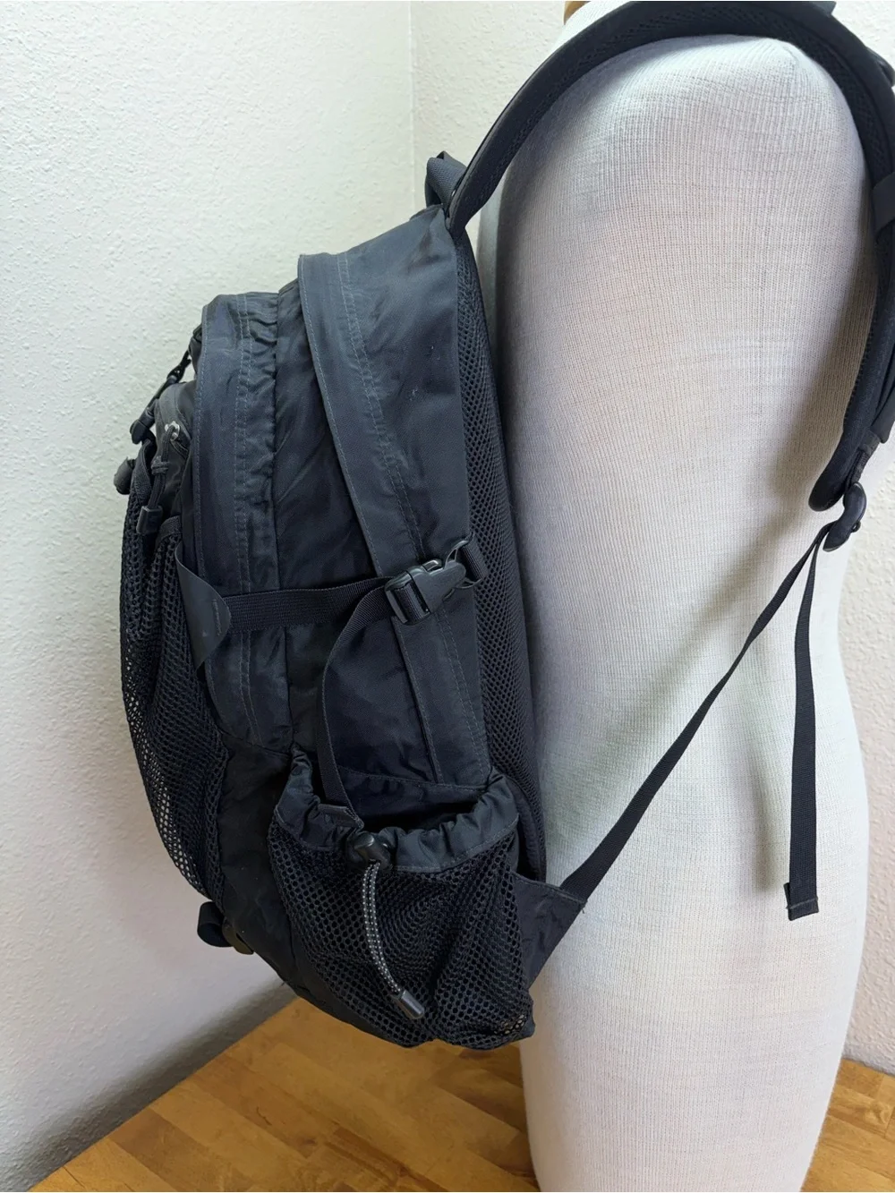 The North Face Recon Backpack Black Laptop Travel Hiking School FlexVent Daypack